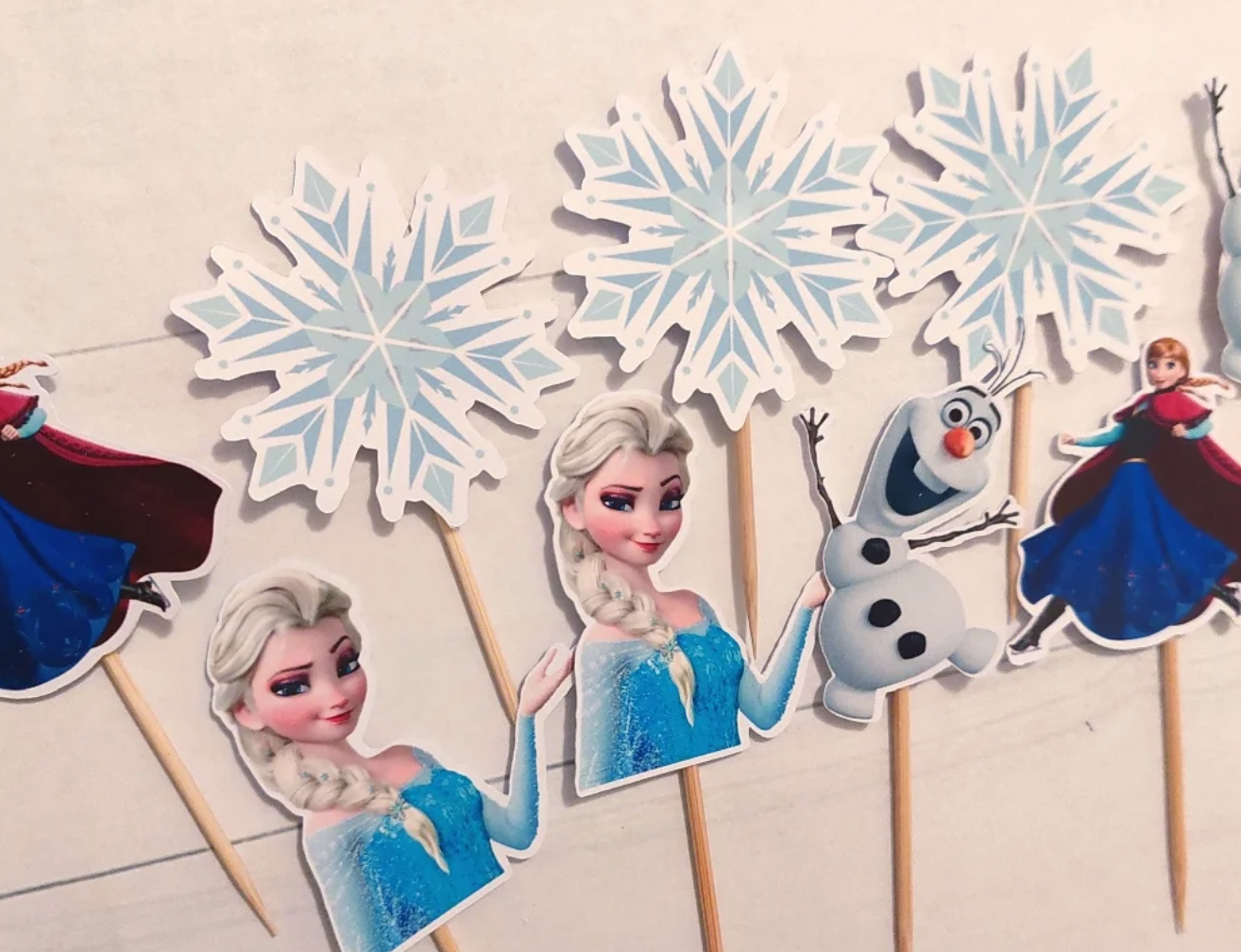 Mini toppere Frozen pentru decor tort