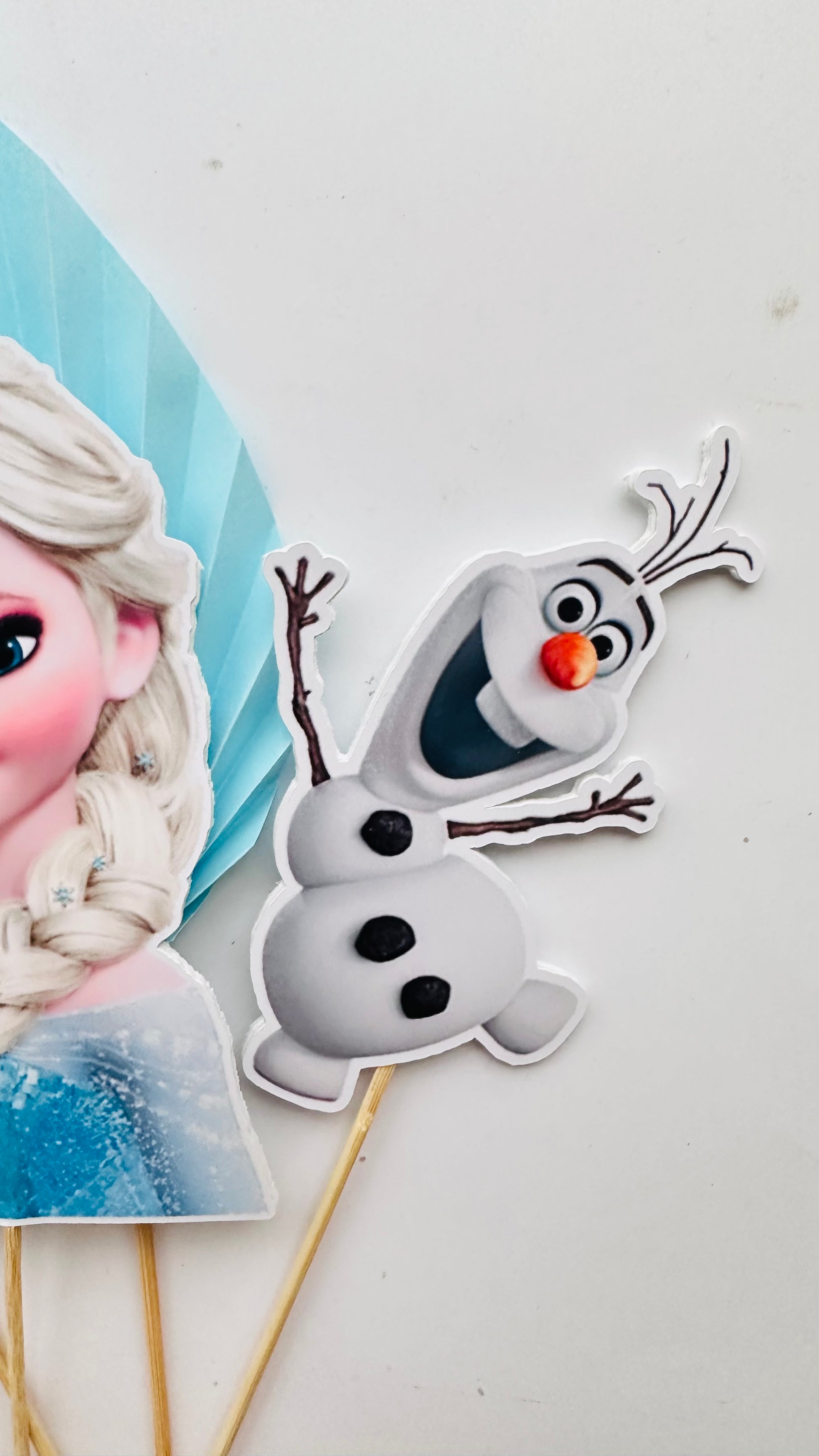 Decorațiuni Elsa, Olaf și Frunze Frozen pentru tort
