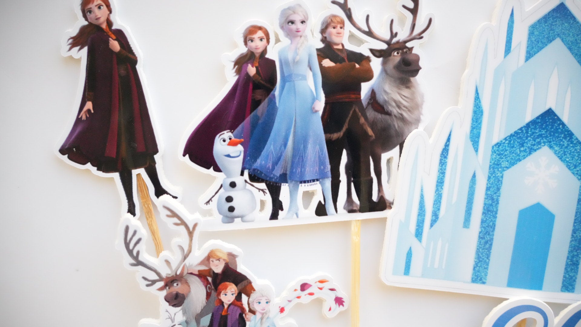 Decorațiuni Frozen 2 pentru tort aniversar